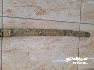  3 نحاسيات مع تحف مع عمله اردنيه قديمه وعمله اخرى