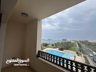  25 للبيع العاجل  شقة مجددة 3 غرف + غرفة خادمة  دخول مباشر للشاطئ