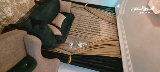  4 طقم كنب وستارة للبيع بداعي السفر استعمال خفيف شبه الجديد الستاره تفصيل