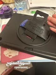  7 ايياد الجيل التامن مستعمل بس لسا منيح فيه مساحة 128 و بعطيكم هدية كفرين و قلم و الشاحن والكرتونة