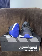  1 حذاء اديداس اصلي غير مستعمل