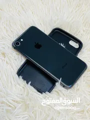  1 iPhone 8 64GB / معاه كامل اغراضه