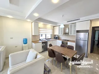  2 شميساني شقة فخمة مفروشة للإيجار السنوي 3 نوم طابق ثاني