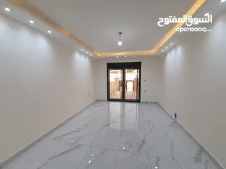  9 شقة بتشطيبات مميزة طابق ارضيه مساحة 140م بشفا بدران للبيع
