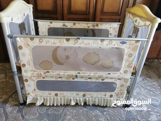  2 تخت بيبي للبيع مع كارسيت