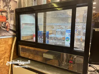  1 ثلاجة عرض كيك او أشيا اخرى