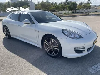  2 Porsche Panamera 2011