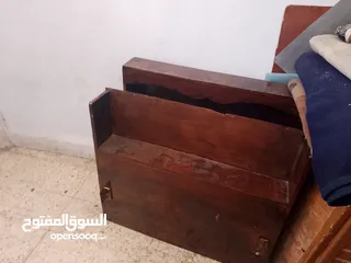  6 تختين مفرد وسرير اطفال حديد ومكتب خشب للبيع