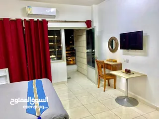  16 فندق للبيع ( خلو ) وليس عقار البيع يشمل ( اثاث ورخصه الفندق فقط )