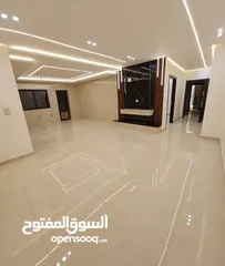  1 شقة للبيع طابق ثالث مع روف يمين  بمناطق المقابلين خلف دائره الاراضي