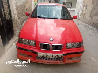 1 BMW وطواط 318i