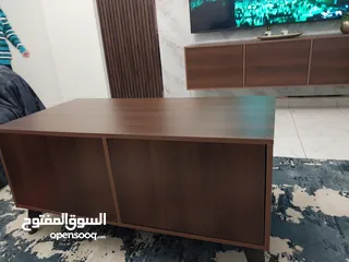  2 اثاث غرفة جلوس ،،طاولة وسط مع خزانة تلفاز معلقة للبيع