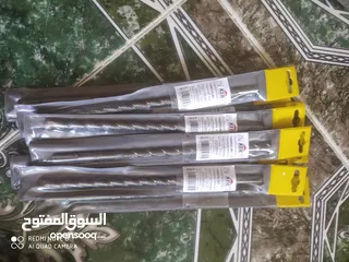  2 يوجد ريش حجر بوش الاصلي و ريش باطون راس مصلب اصلي و راس عادي   السمك 12 و 11 و 16  طول 25و 30