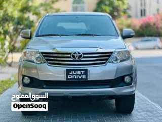  1 Toyota Fortuner 4wd single owner low Mileage 1 year passing insurance new tyres ready to drive condi