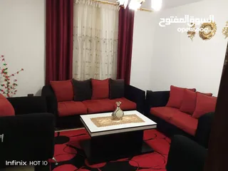  4 طقم كنب للبيع لون خمري وأسود 7 مقاعد (الكنب فقط بدون الطاولة) ماركة الجنوبية نادي السباق