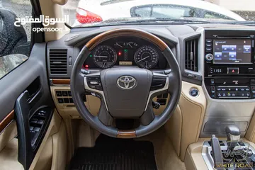  8 Toyota Land Cruiser 2016 Gx-r V8   السيارة بحالة الوكالة و قطعت مسافة 116,000 كم فقط