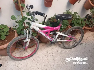  2 بسكليتات مستعمله بحاجه جيده