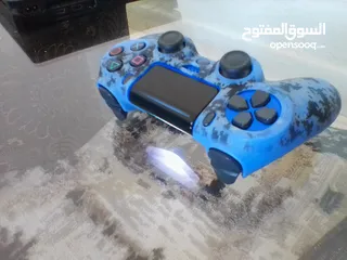  4 بلاي ستيشن 4 مع يدتين لا سلكية نخب  و سلكية أصلية مع كامل الأسلاك بحالة ممتازة مستعمل ثلاثه اشهر