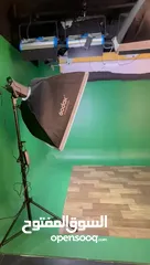  3 استوديو تصوير كروما خضراء مع خلفيات وايضا مكان بودكاست للضمان لغايات السفر