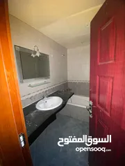  17 ( محمود سعد ) للايجار السنوي اطلالة بحرية  ثلاث غرف وصالة+ 2 بلكونة +غرفة خادمة + غرفة غسيل
