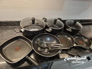  5 Set of Kitchen pots and dishes