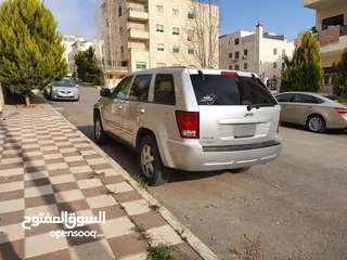  4 جيب شيروكي لاريدو موديل 2008
