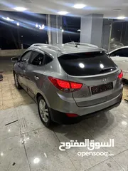  5 Hyundai tuscon