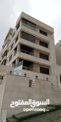  4 شقة في موقع حيوي بمنطقة النخيل طريق المطار للبيع