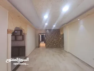  5 شقه فارغه للايجار خلدا