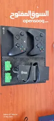  1 Xbox one with 2 controllers (قابل لي تفاوض بحدود المعقول