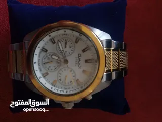  4 ساعة omax رجالي فريده من نوعها جميلة و مميزه لون جميل يجمع بين مزيج من الفضي و الذهبي جديدة للبيع