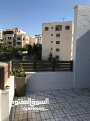  13 شقة طابق اخير مع روف في منطقة النخيل للبيع