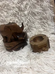  2 مكتات (منفضة سجائر ) خشب طبيعي قديم جدا