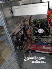  4 جهاز كمبيوتر مع شاشه وكيبورد وماوس وجميع اغراضه وجميع اسلاكو