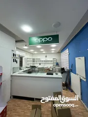  7 ديكور محل صيانة عبارة عن الواح تعليق بترينة عرض خشب وقزاز رفوف خزائن بحالة الوكالة للبيع بسعر ممتاز