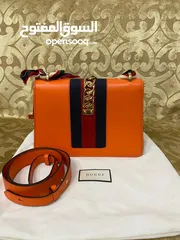  1 شنطة GUCCI اصليه