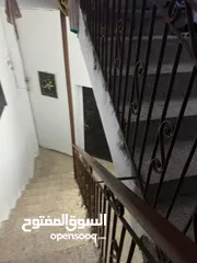  10 بيت طابقين للبيع كاش  في مخيم الزرقاء