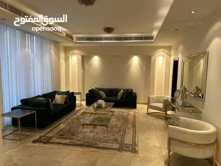  8 فيلا للبيع في الخوض / الثانية مع الاثاث