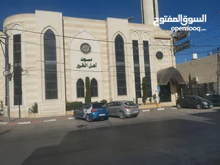  1 طابق كامل للايجار مع ساحة خارجيه