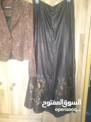  17 فستان اسود واحمر طويل مع جاكيت قصير احمر بأكمام طويلة جديد غير مستعمل ماركة H&M مقاس L بلبس 40 و42