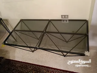  1 طقم طربيزات كبيرة وثنتين صغار زجاج وحديد