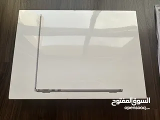  1 MacBook Air, M2 processor, 2022