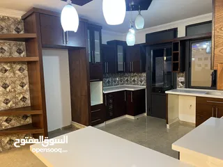  1 شقه فارغة للايجار في البيره قرب  شا رع  القدس