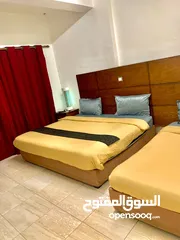  11 فندق للبيع ( خلو ) وليس عقار البيع يشمل ( اثاث ورخصه الفندق فقط )