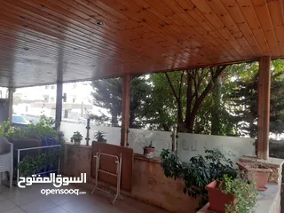  8 شقه مميزه للبيع