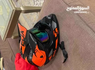  1 خوذة سباق مميزه اوف رود جديده ولا لبسه وكاله ما فيها خدش صرلي شاريها 5 ايام يعني وكاله التواصل واتس