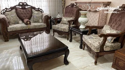  13 طقم كنب 7 مقاعد شبه جديد مع طربيزات