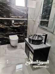  17 شقه 205م طابق ثاني فني للبيع على شارع البترا شرق كازيه الرجوب واربد مول قراند