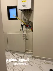  8 عرض فاخر - لم تسكن - طريق المطار - بتشطيبات خاصة - ترس بإطلالــــه بانوراما