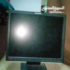  8 شاشه   Lenovo thinkvisio لا تاخذ مساحه كبيره من المكتب
